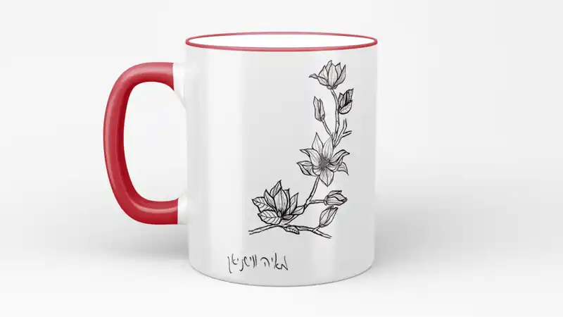 ספל מעוצב עם דוגמת פרחים